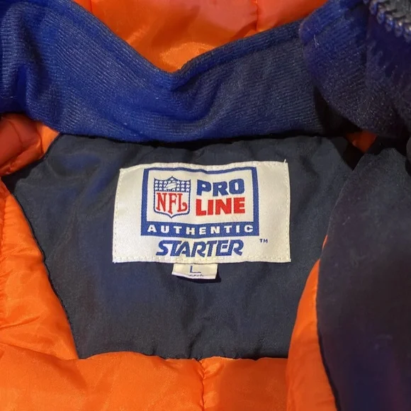 This is a boy’s large jacket. It is 100% polyester. The shell is 100% nylon. - Picture 5 of 6